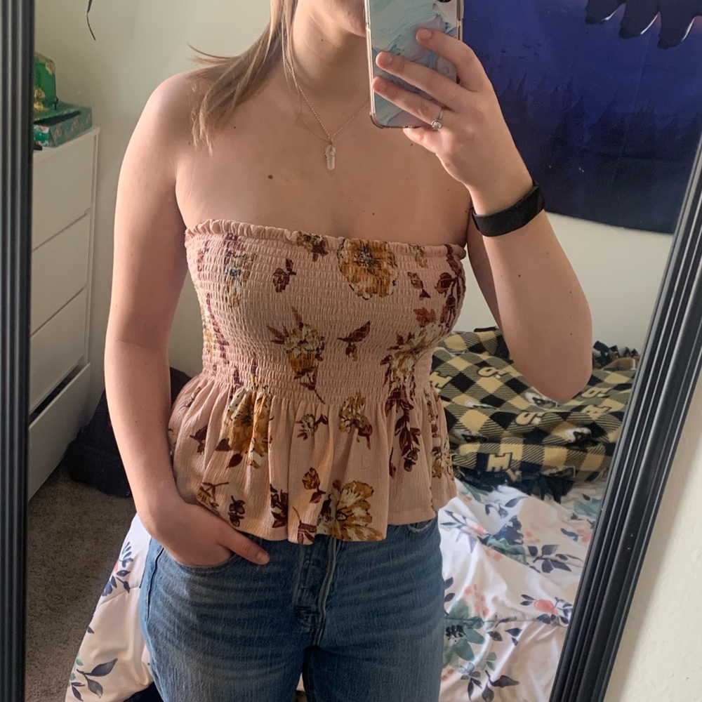 Form-fitting strapless top